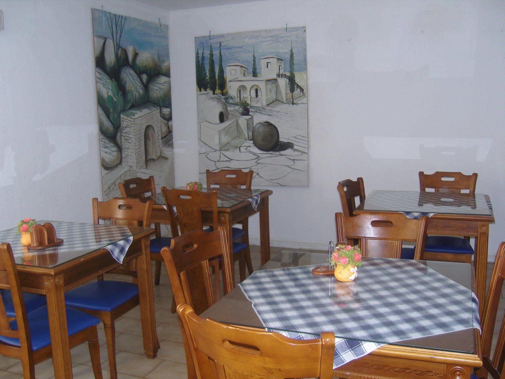 Hotel Best Western Plus Larco à Larnaca Extérieur photo