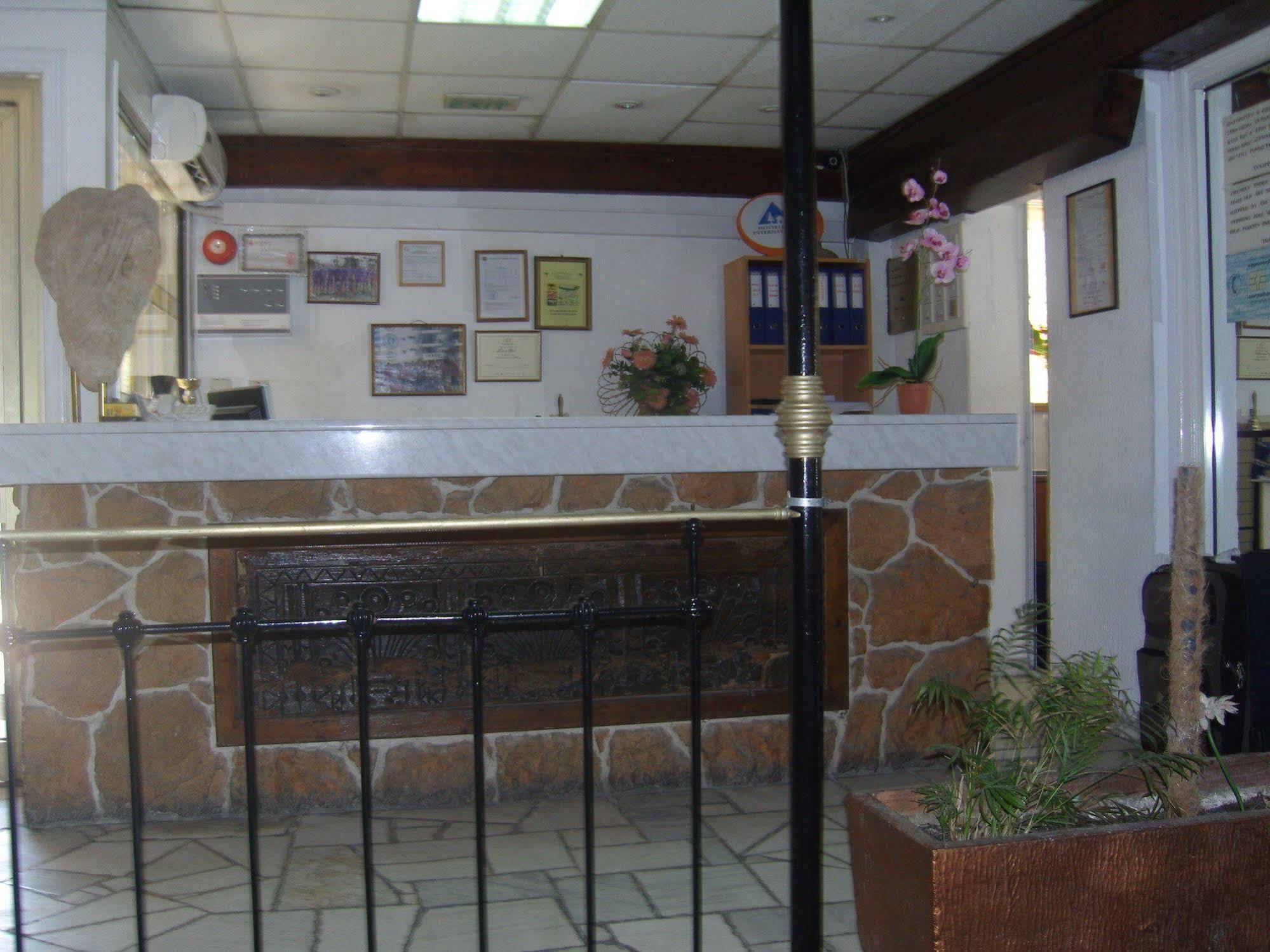 Hotel Best Western Plus Larco à Larnaca Extérieur photo