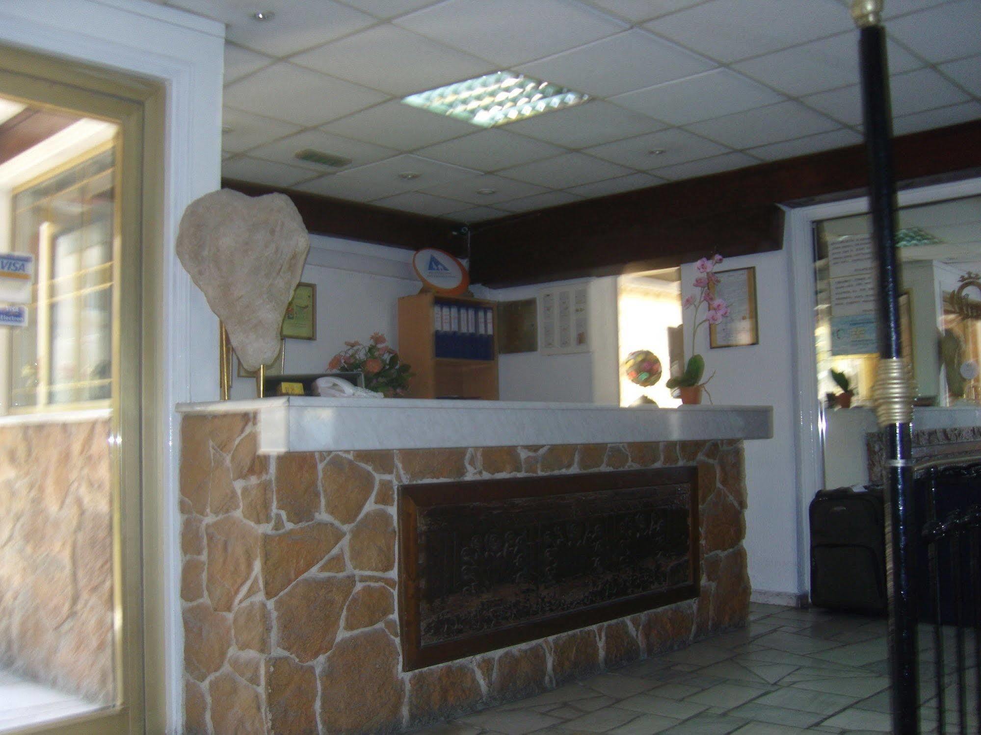 Hotel Best Western Plus Larco à Larnaca Extérieur photo