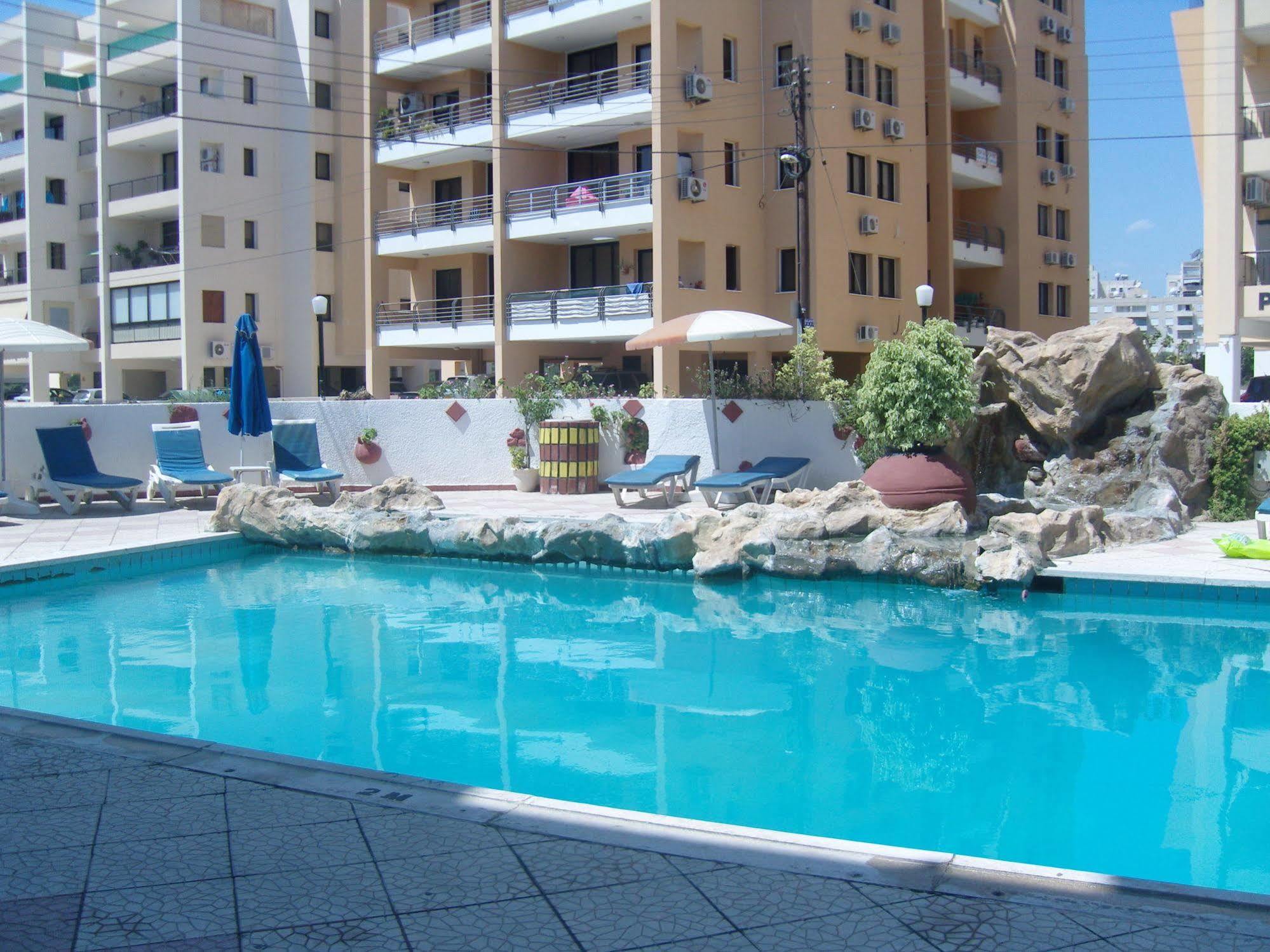 Hotel Best Western Plus Larco à Larnaca Extérieur photo